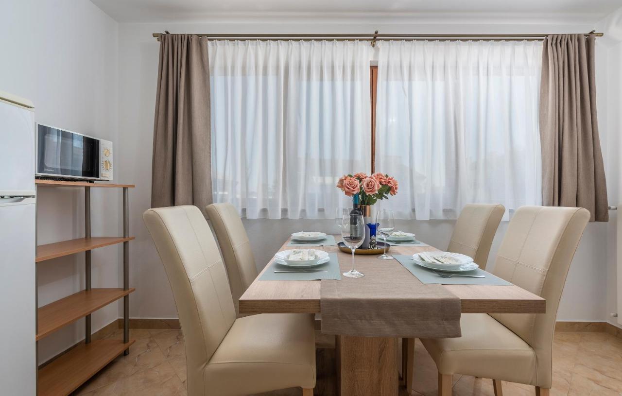 Apartments Villa Ana Poreč Eksteriør billede