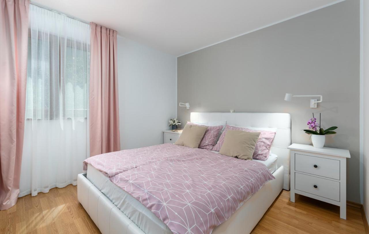 Apartments Villa Ana Poreč Eksteriør billede