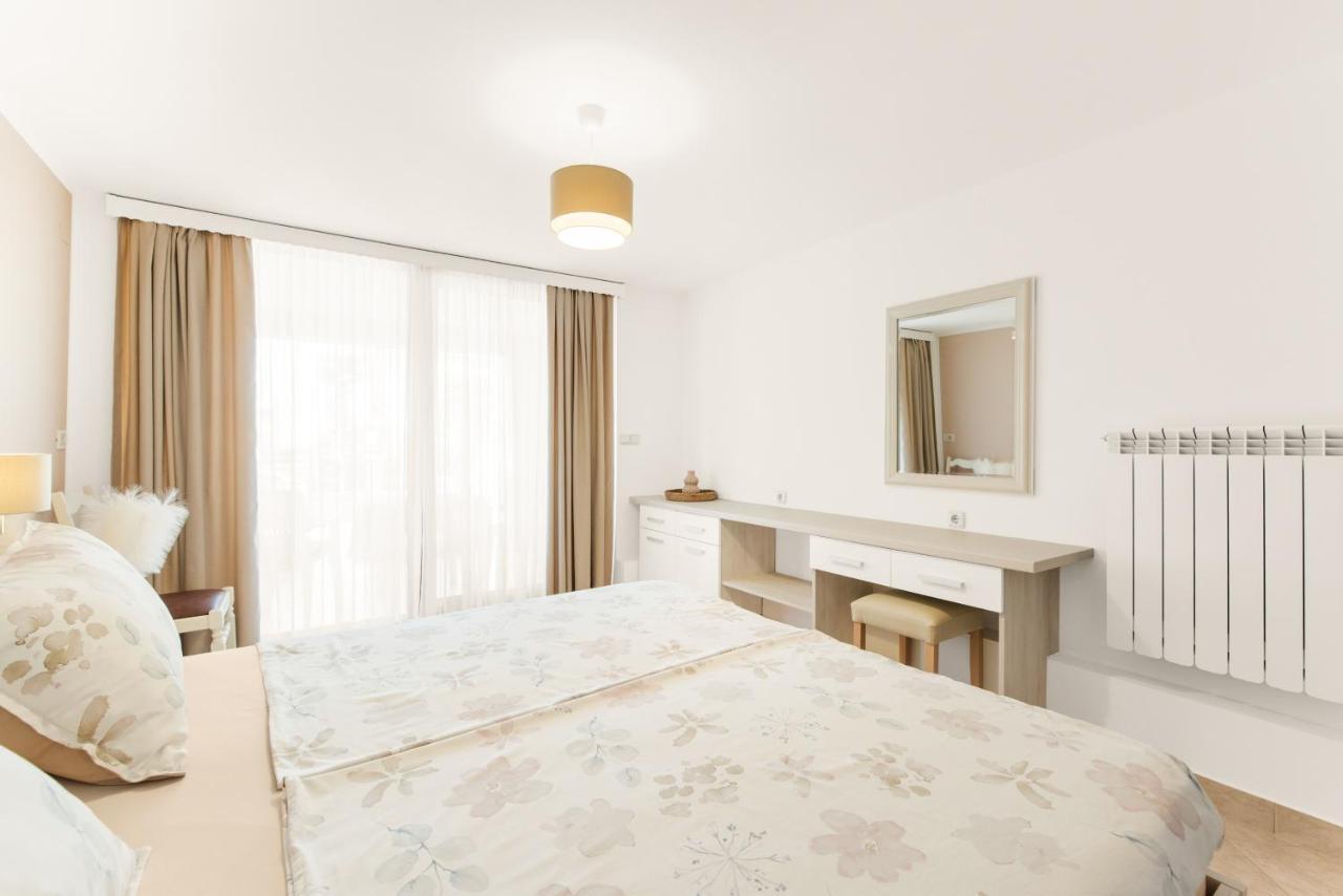 Apartments Villa Ana Poreč Eksteriør billede