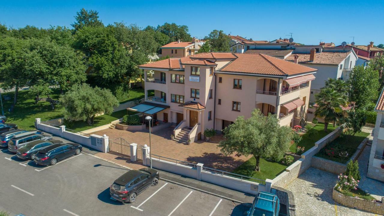 Apartments Villa Ana Poreč Eksteriør billede