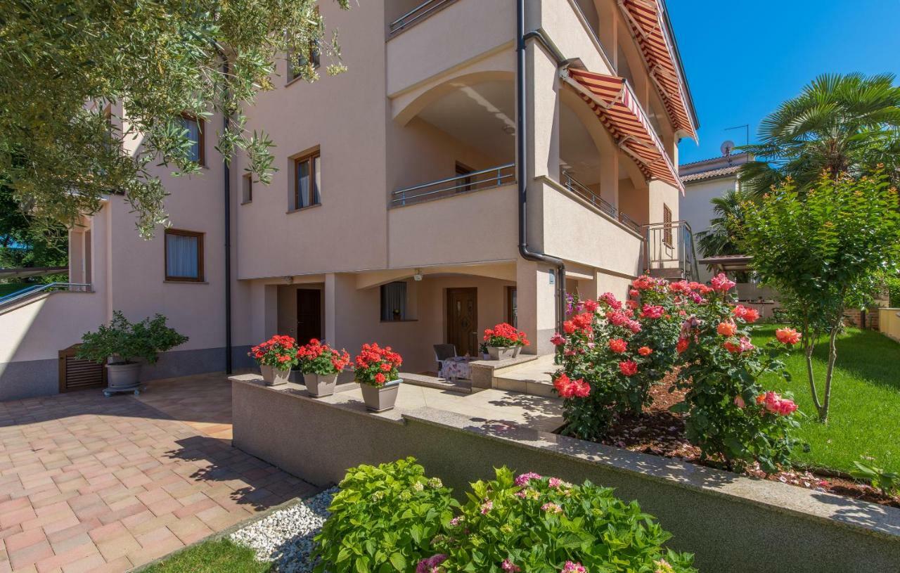 Apartments Villa Ana Poreč Eksteriør billede